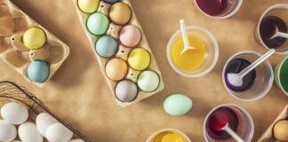 Colorare le uova