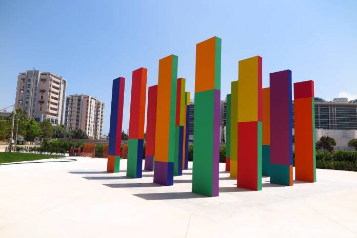 Il Giardino Incantato di Pescara è un'opera d'arte contemporanea che rappresenta quello che è il cosiddetto filone dell'arte nei luoghi pubblici.